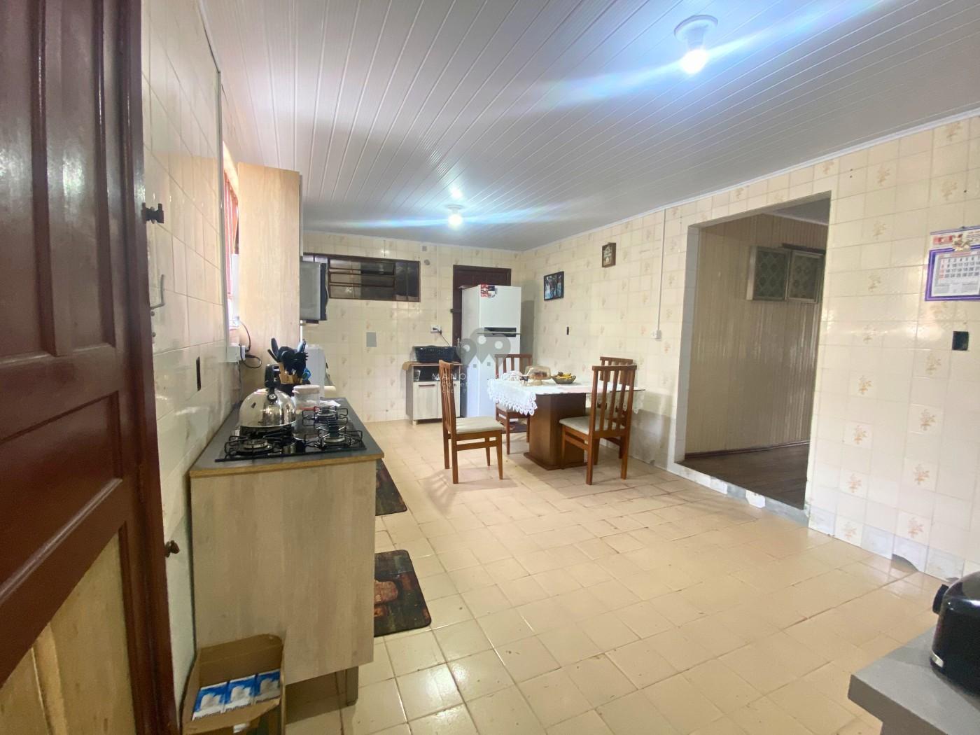 IMÓVEL COM RENDA ATIVA + AMPLO TERRENO DE ESQUINA  BAIRRO SANGÃO - Manoel Rozeng